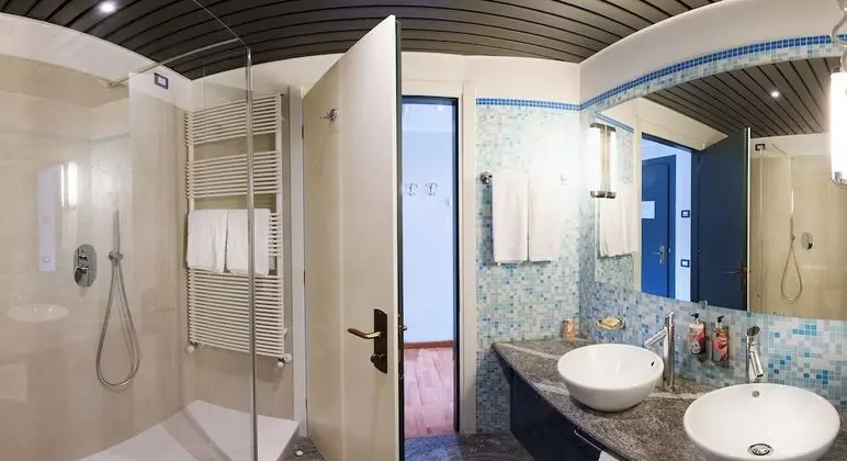 Deluxe Tek Büyük Yataklı Oda, Göl Manzaralı