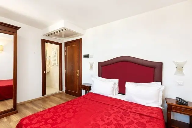 Comfort Tek Büyük veya İki Ayrı Yataklı Oda
