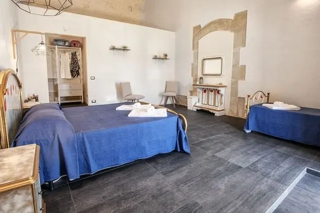 Üç Kişilik Oda (Papavero)