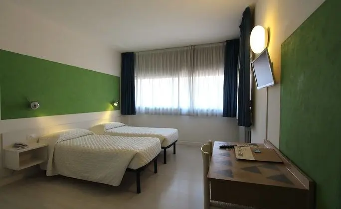 Basic Tek Büyük veya İki Ayrı Yataklı Oda, Dağ Manzaralı