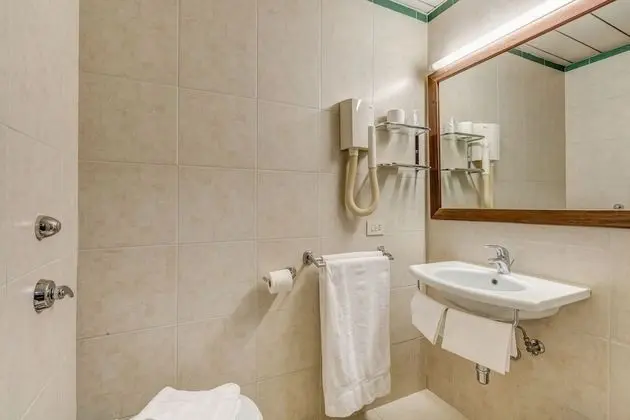 Büyük Yataklı Tek Kişilik Oda