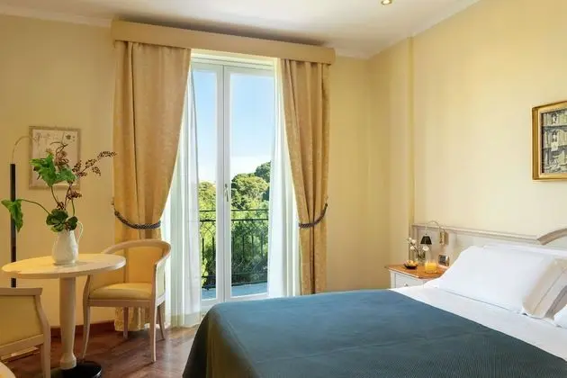 Üç Kişilik Oda