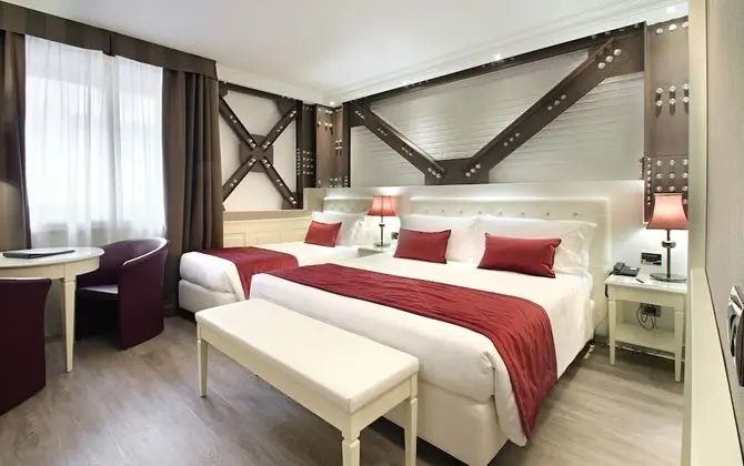 Deluxe Üç Kişilik Oda