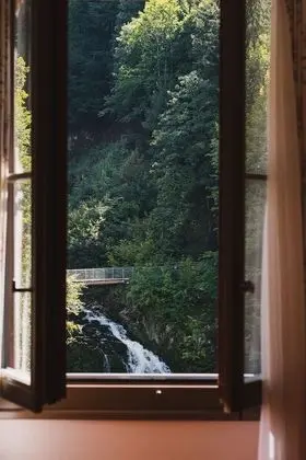 Superior Tek Büyük Yataklı Oda (Waterfall View)