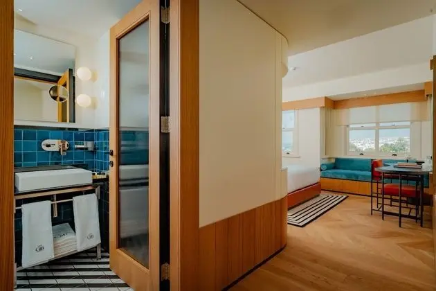 Superior Sea Or City View Room with BayWindow