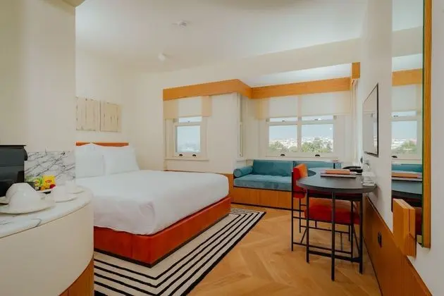 Superior Sea Or City View Room with BayWindow