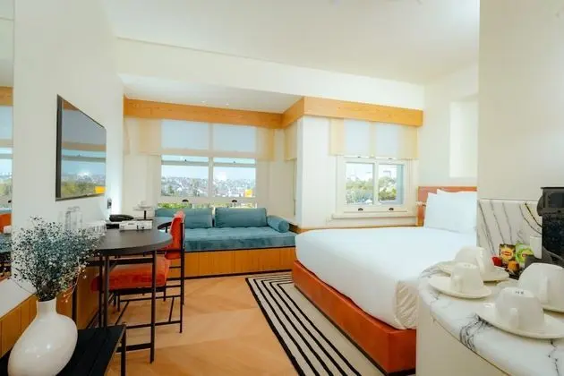 Superior Sea Or City View Room with BayWindow