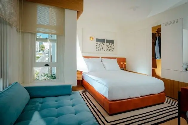Superior Sea Or City View Room with BayWindow
