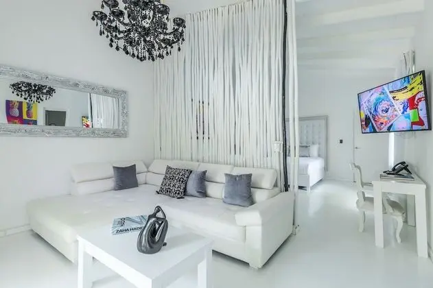 Gigi Hip Suite, Ocean View with Pool