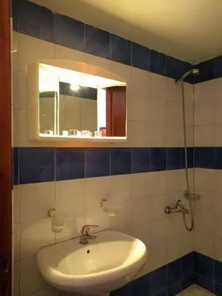 Üç Kişilik Oda