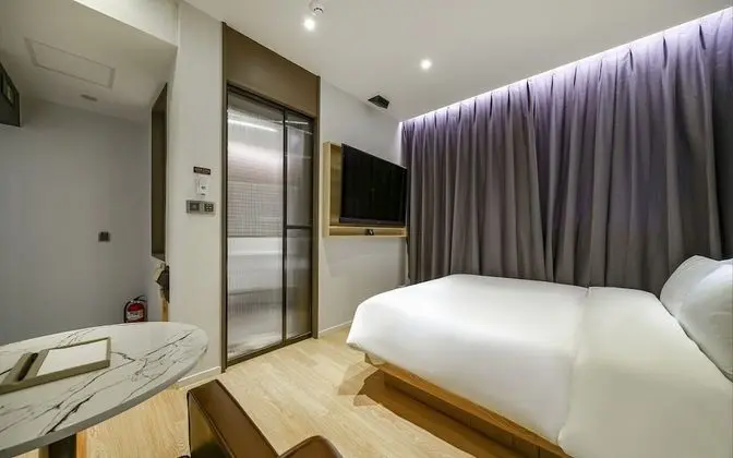 Deluxe Tek Büyük Yataklı Oda (Netflix)