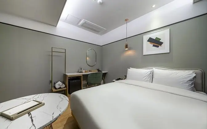 Deluxe Tek Büyük Yataklı Oda (Netflix)