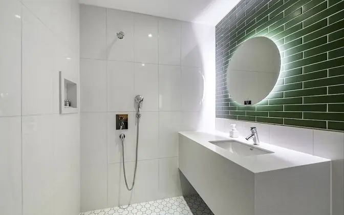 Deluxe Tek Büyük Yataklı Oda (Netflix)