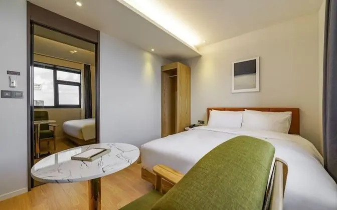 Premium Tek Büyük Yataklı Oda (Netflix)