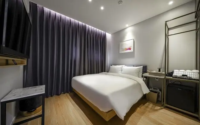 Standard Tek Büyük Yataklı Oda (Netflix)