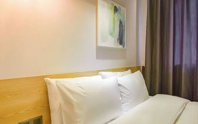 Standard Tek Büyük Yataklı Oda (Netflix)