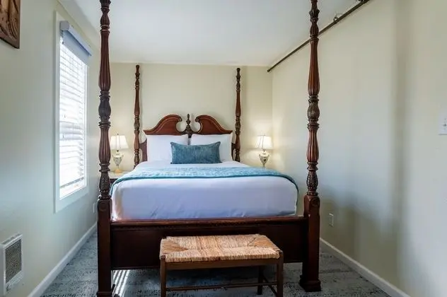 11 - Marthe's Suite