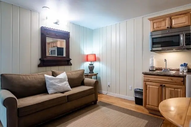 11 - Marthe's Suite