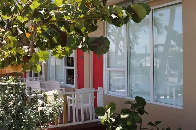 Superior King Water View Patio