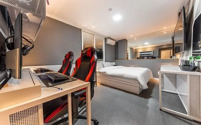 Oda (Deluxe Room (Couples PC Netflix avail)