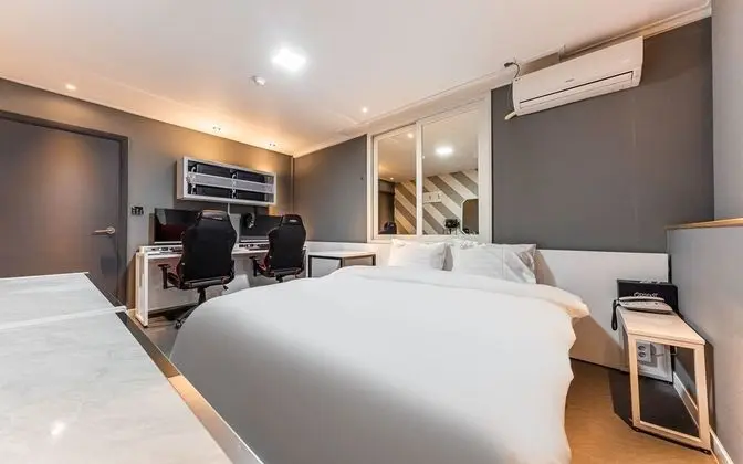 Oda (Deluxe Room (Couples PC Netflix avail)