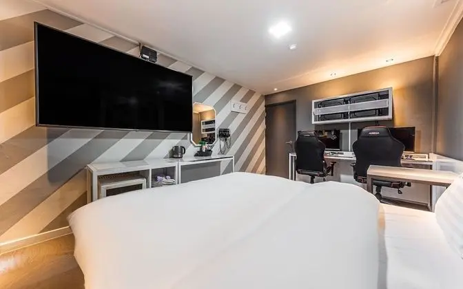 Oda (Deluxe Room (Couples PC Netflix avail)