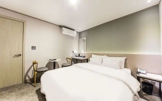 Oda (Standard (Netflix Available Hotel Inq)