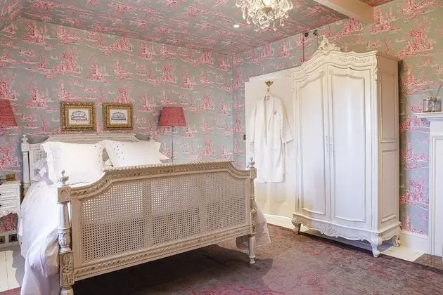Luxury Tek Büyük Yataklı Oda