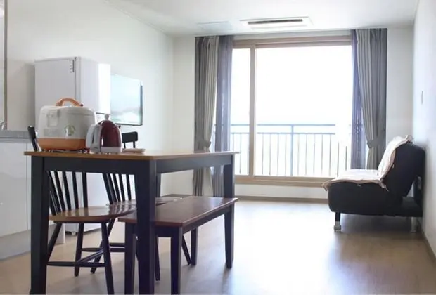 Family Oda (Separate bedroom and living room)