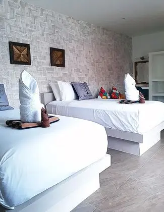 Süit, 4 Yatak Odası, Havuz Manzaralı