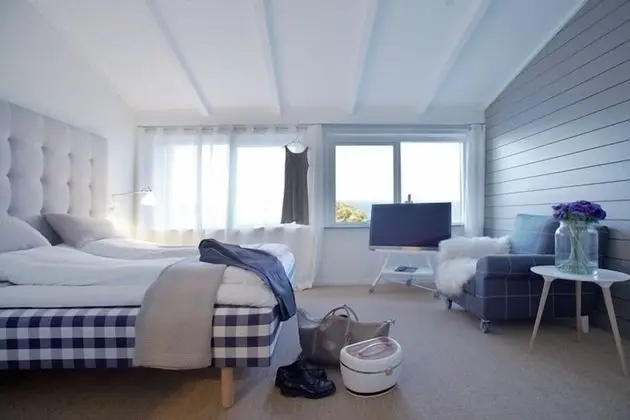 Tek Büyük Yataklı Oda, Ek Bina