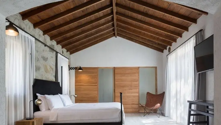 The White Suite Room