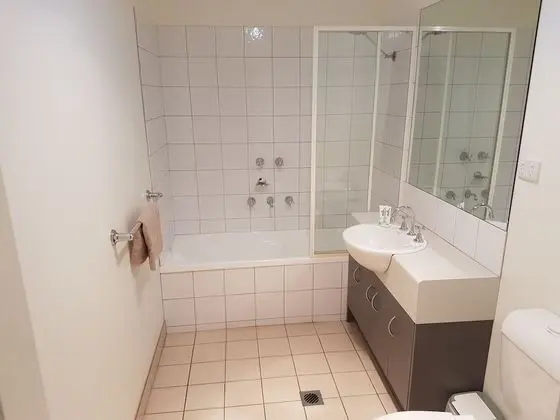 Büyük Yataklı Tek Kişilik Oda