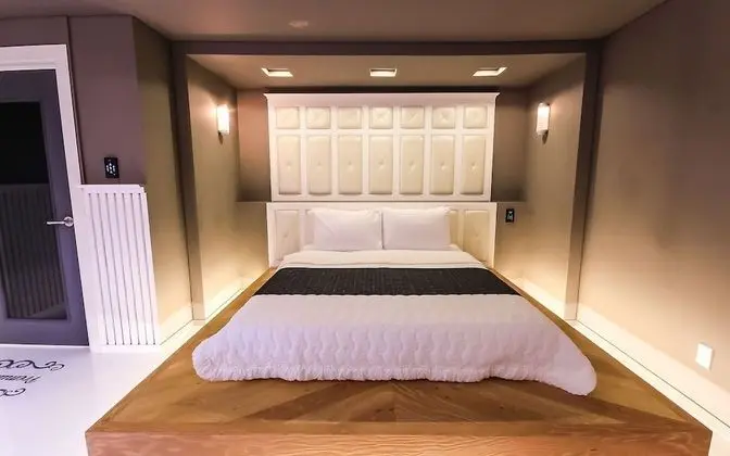 Oda (Premium A-1 room 1st week (NetFlix pe)