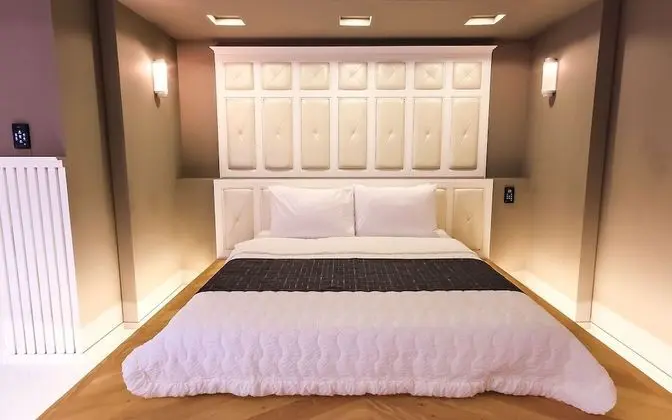 Oda (Premium A-1 room 1st week (NetFlix pe)