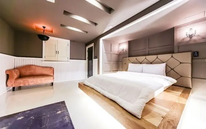 Oda (VIP-1 room 1st week (net Netflix pers)