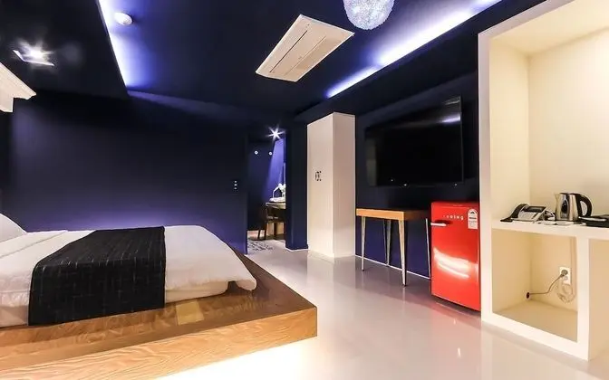 Oda (VIP-1 room 1st week (net Netflix pers)