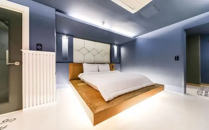 Oda (VIP-1 room 1st week (net Netflix pers)