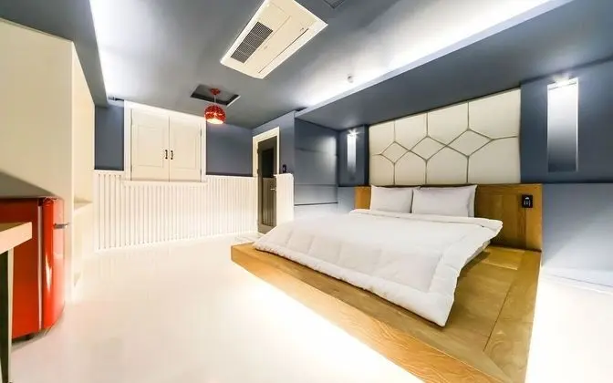 Oda (VIP-1 room 1st week (net Netflix pers)