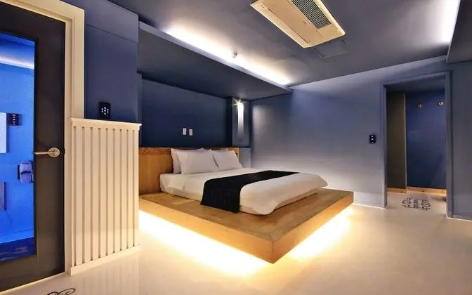 Oda (VIP-1 room 1st week (net Netflix pers)