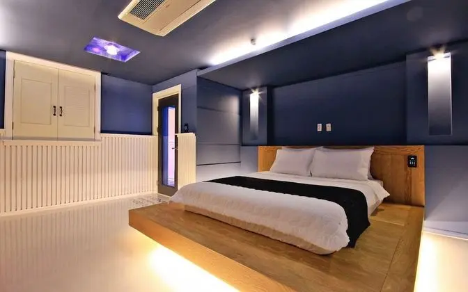 Oda (VIP-1 room 1st week (net Netflix pers)