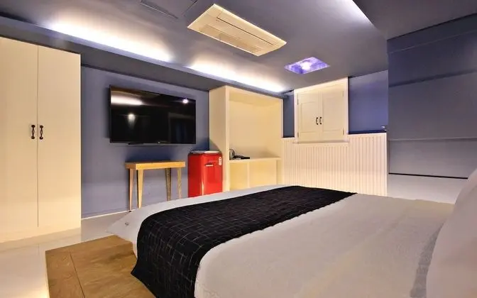 Oda (VIP-1 room 1st week (net Netflix pers)