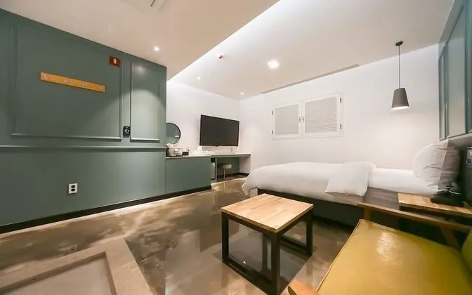 Oda (Suite (Drive-In Netflix Available ACE)