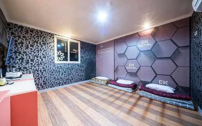 Oda (Ondol room (room cooling good/price v)