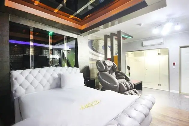 Oda (VIP - Massage Chair / 1 Room 1 Parkin)