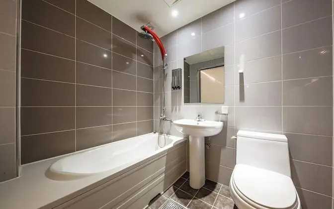 Oda (Standard-drive-in/bath (net-flix-enab)