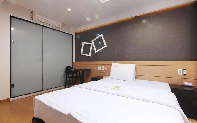 Oda (Standard-drive-in/bath (net-flix-enab)