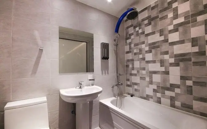 Oda (Standard-drive-in/bath (net-flix-enab)