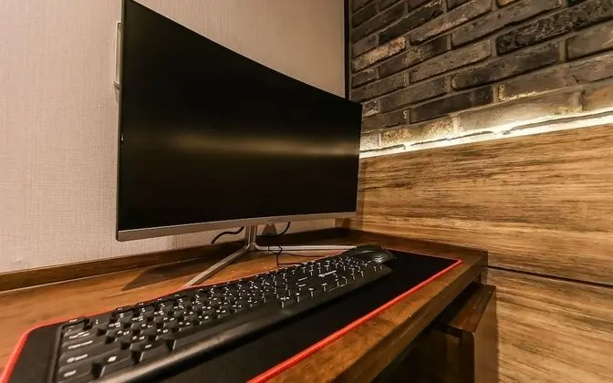 Oda (ROOM A - 1st week of room (Netflix av)