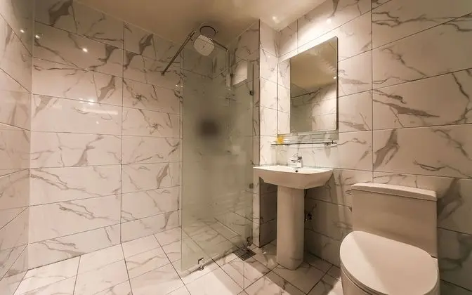 Oda (ROOM A - 1st week of room (Netflix av)